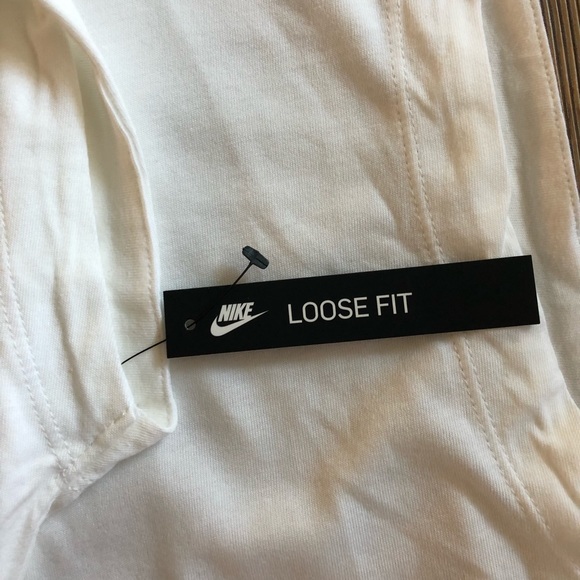 Nike short boxy tee - Picture 3 of 3